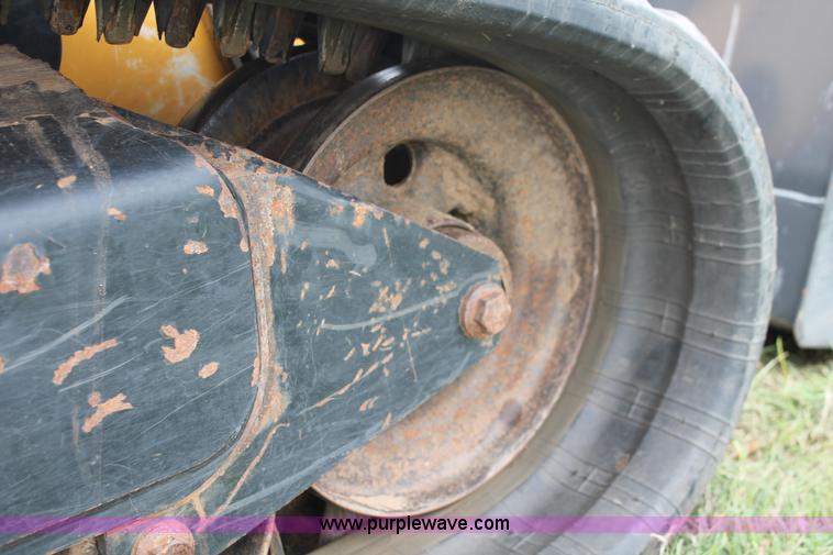 image for item K8904 2006 John Deere CT332 skid steer