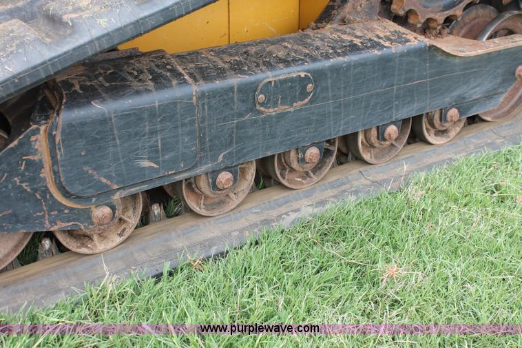 image for item K8904 2006 John Deere CT332 skid steer