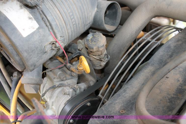 image for item K8904 2006 John Deere CT332 skid steer