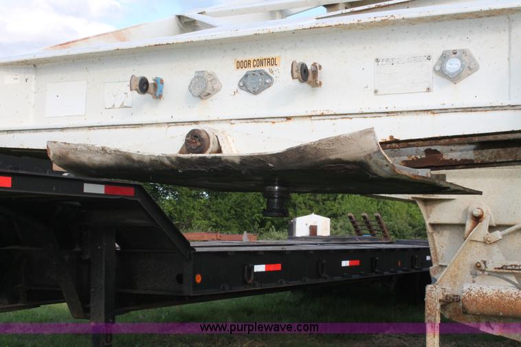 image for item K8907 2006 Manac LWBD-A40 bottom dump trailer