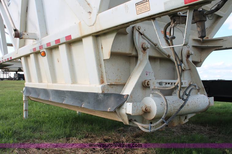image for item K8907 2006 Manac LWBD-A40 bottom dump trailer