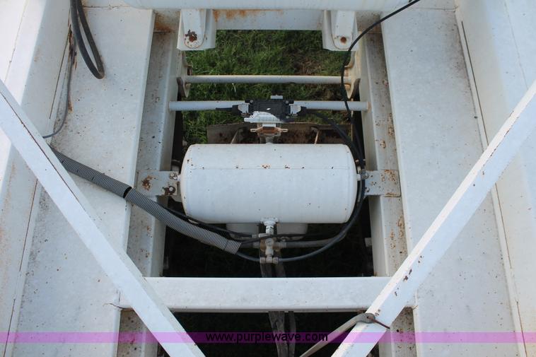 image for item K8907 2006 Manac LWBD-A40 bottom dump trailer