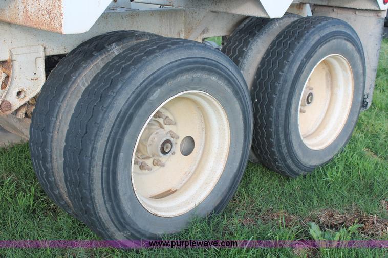 image for item K8907 2006 Manac LWBD-A40 bottom dump trailer