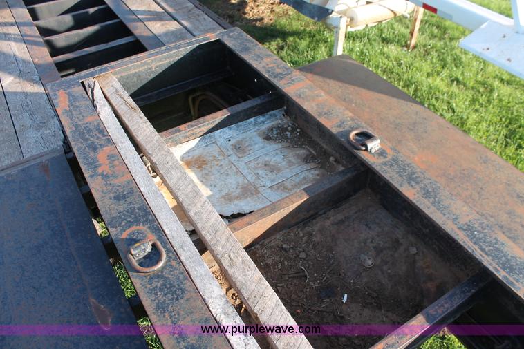 image for item K8908 1991 Kalyn Siebert LB-35T low boy trailer