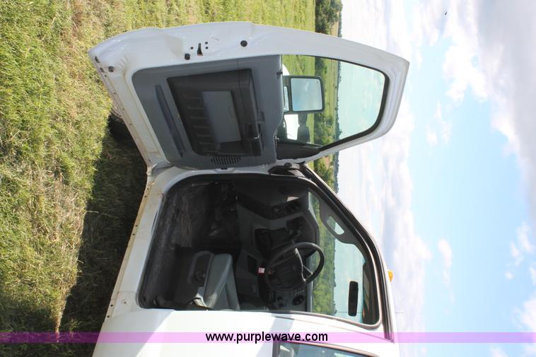 image for item K8912 2012 Ford F350  XL Super Duty Crew Cab flatbed pickup truck