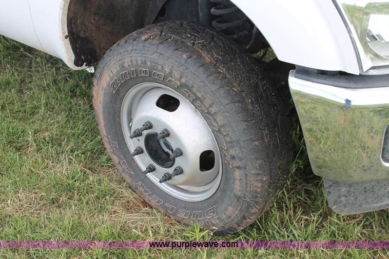 image for item K8912 2012 Ford F350  XL Super Duty Crew Cab flatbed pickup truck