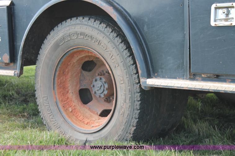 image for item K8915 2011 Dodge Ram 3500HD Quad Cab flatbed pickup truck