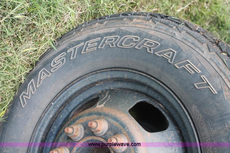 image for item K8915 2011 Dodge Ram 3500HD Quad Cab flatbed pickup truck