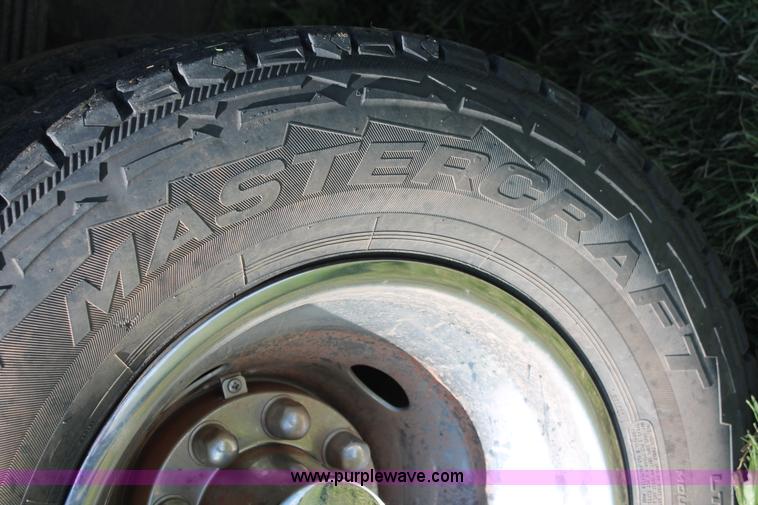 image for item K8916 2011 Dodge Ram 3500HD Quad Cab flatbed pickup truck