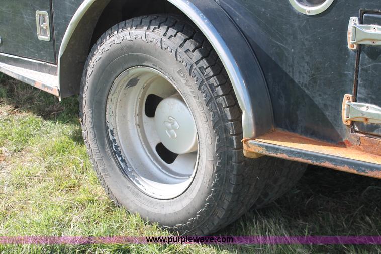 image for item K8917 2007 Dodge Ram 3500HD Quad Cab flatbed pickup truck