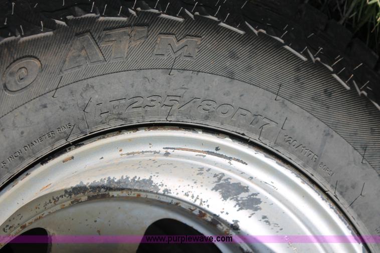 image for item K8917 2007 Dodge Ram 3500HD Quad Cab flatbed pickup truck