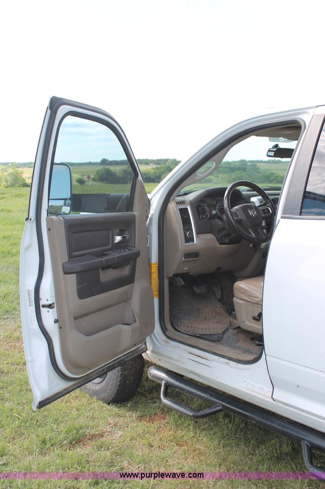 image for item K8918 2011 Dodge Ram 3500HD flatbed pickup truck