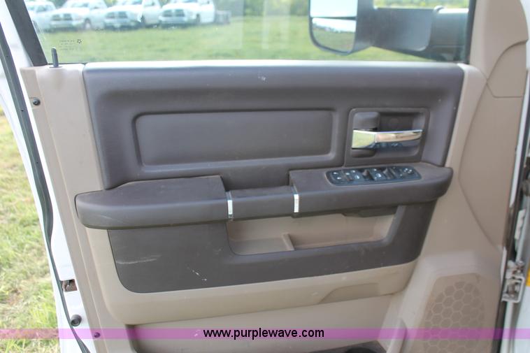 image for item K8918 2011 Dodge Ram 3500HD flatbed pickup truck