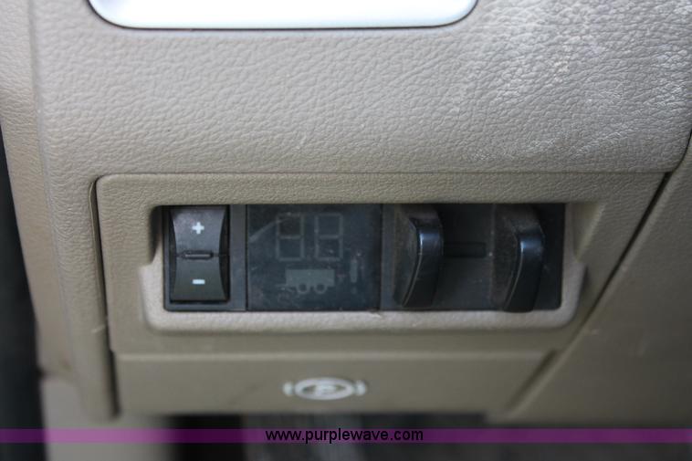 image for item K8918 2011 Dodge Ram 3500HD flatbed pickup truck