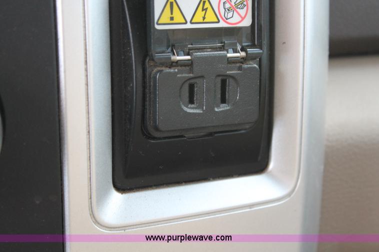 image for item K8918 2011 Dodge Ram 3500HD flatbed pickup truck