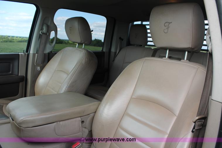 image for item K8918 2011 Dodge Ram 3500HD flatbed pickup truck