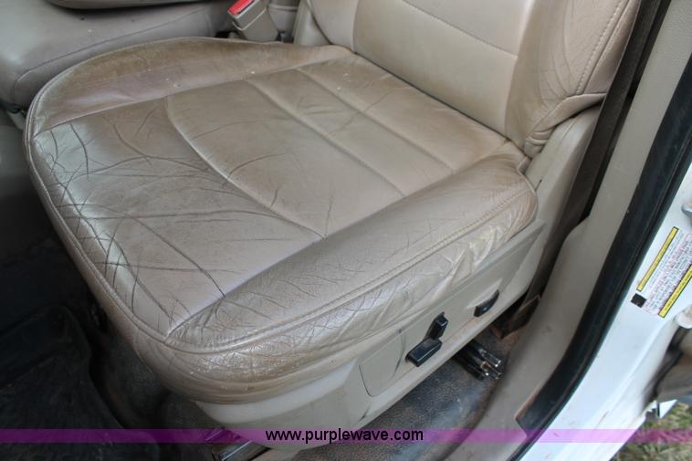 image for item K8918 2011 Dodge Ram 3500HD flatbed pickup truck