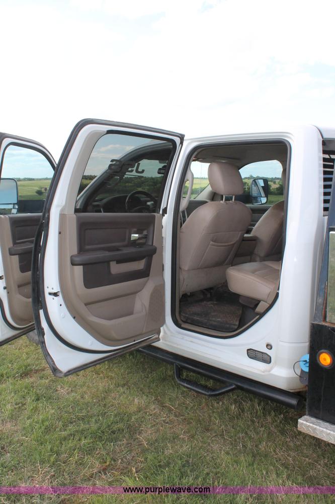 image for item K8918 2011 Dodge Ram 3500HD flatbed pickup truck