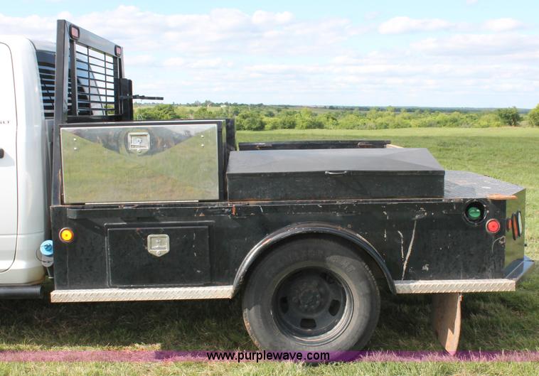 image for item K8918 2011 Dodge Ram 3500HD flatbed pickup truck