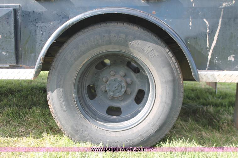 image for item K8918 2011 Dodge Ram 3500HD flatbed pickup truck