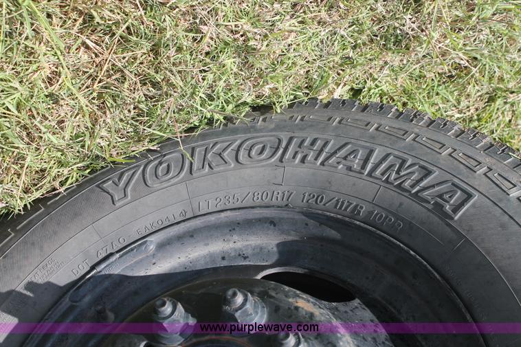 image for item K8918 2011 Dodge Ram 3500HD flatbed pickup truck