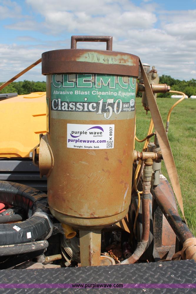 2007 Atlas Copco XAS 185 sand blasting trailer in Bray, OK Item K8928 sold Purple Wave