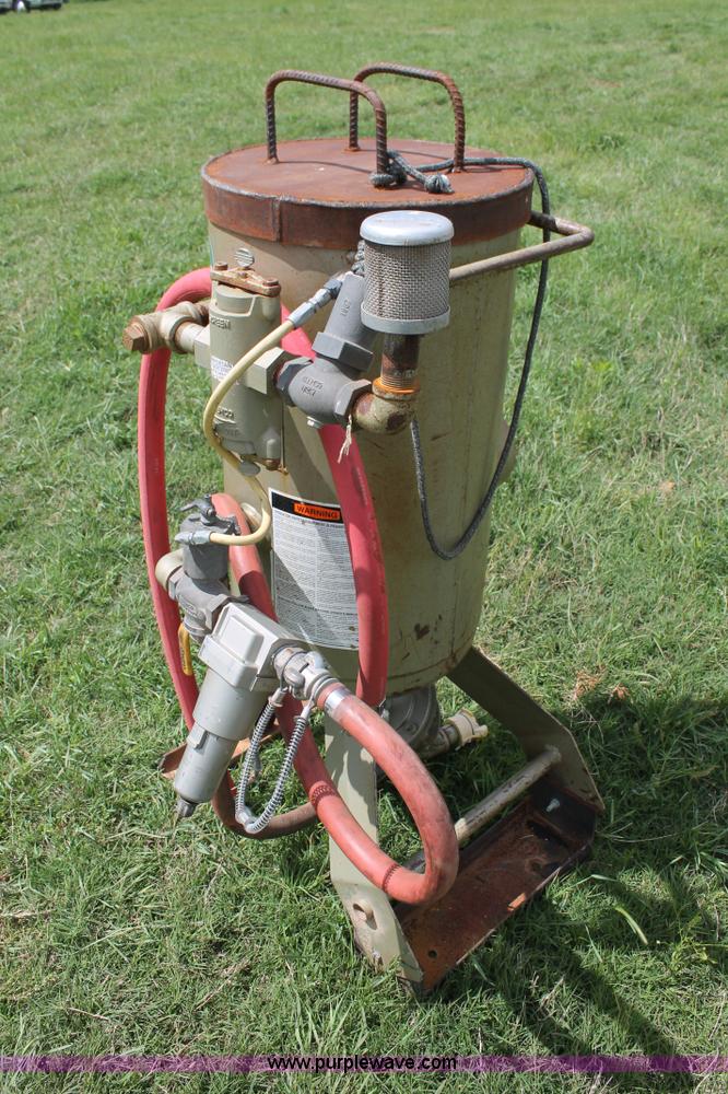 2012 Clemco 1648 sand blaster in Bray, OK Item K8938 sold Purple Wave