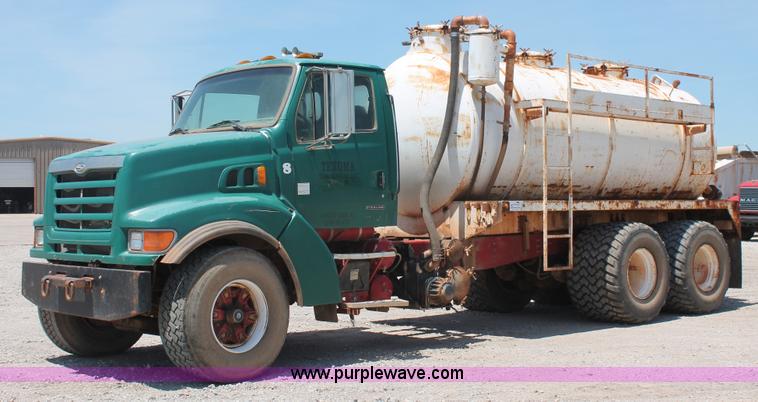 image for item K8953 2000 Sterling L9511 vacuum truck