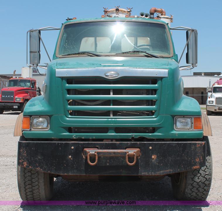 image for item K8953 2000 Sterling L9511 vacuum truck