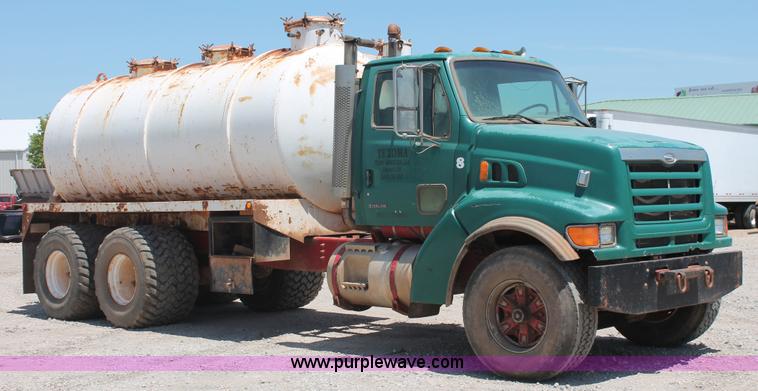 image for item K8953 2000 Sterling L9511 vacuum truck