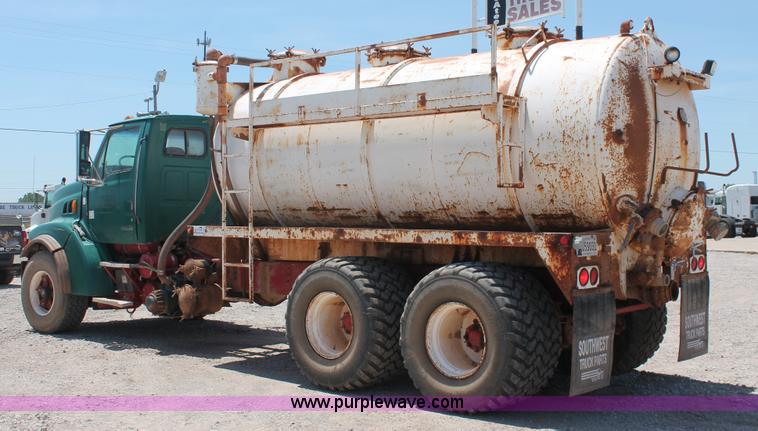 image for item K8953 2000 Sterling L9511 vacuum truck