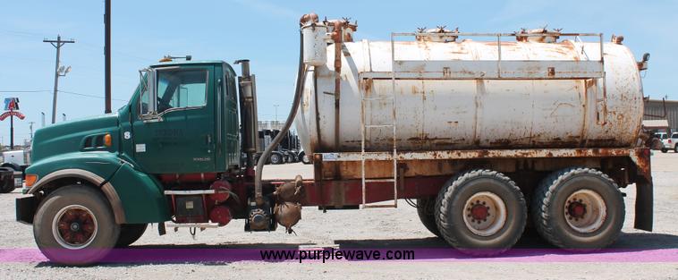 image for item K8953 2000 Sterling L9511 vacuum truck