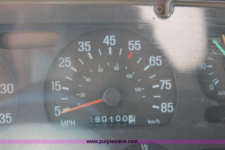 image for item K8953 2000 Sterling L9511 vacuum truck