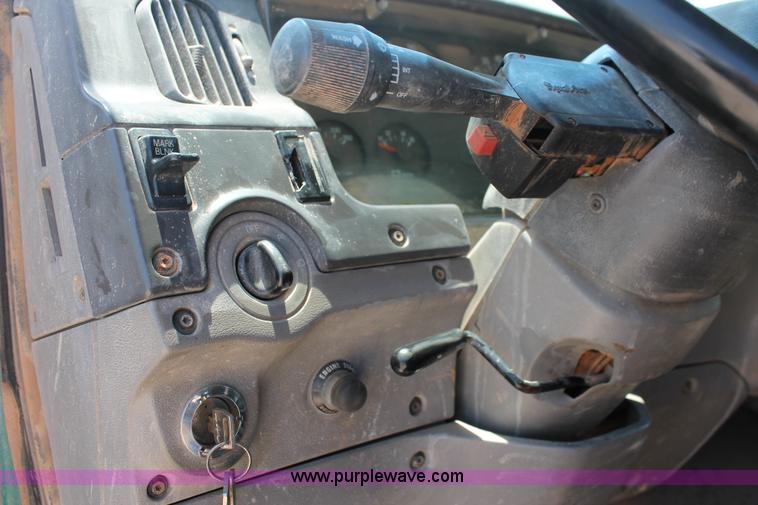 image for item K8953 2000 Sterling L9511 vacuum truck