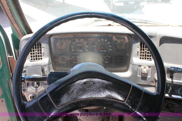 image for item K8953 2000 Sterling L9511 vacuum truck