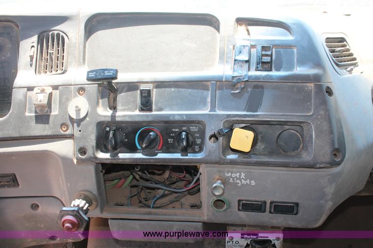 image for item K8953 2000 Sterling L9511 vacuum truck