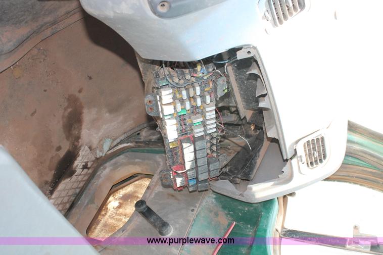 image for item K8953 2000 Sterling L9511 vacuum truck