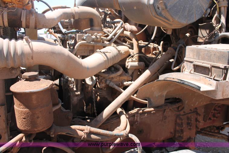 image for item K8953 2000 Sterling L9511 vacuum truck