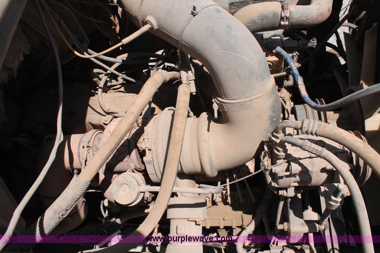 image for item K8953 2000 Sterling L9511 vacuum truck