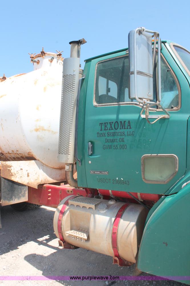 image for item K8953 2000 Sterling L9511 vacuum truck