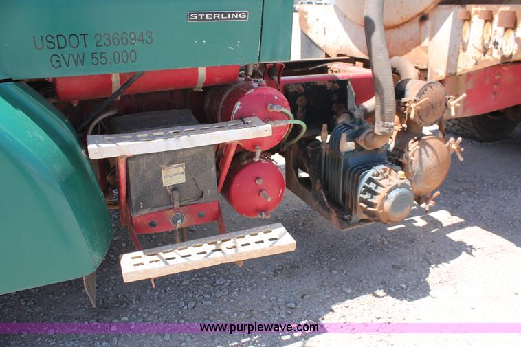 image for item K8953 2000 Sterling L9511 vacuum truck