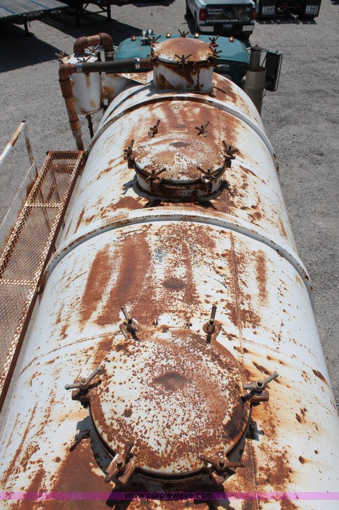 image for item K8953 2000 Sterling L9511 vacuum truck