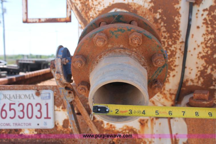 image for item K8953 2000 Sterling L9511 vacuum truck