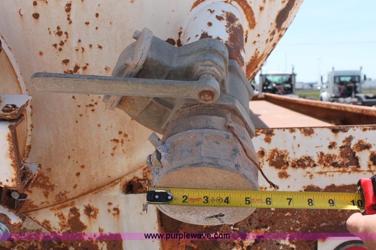 image for item K8953 2000 Sterling L9511 vacuum truck