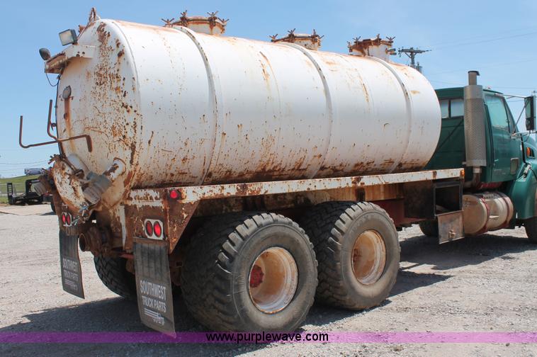 image for item K8953 2000 Sterling L9511 vacuum truck
