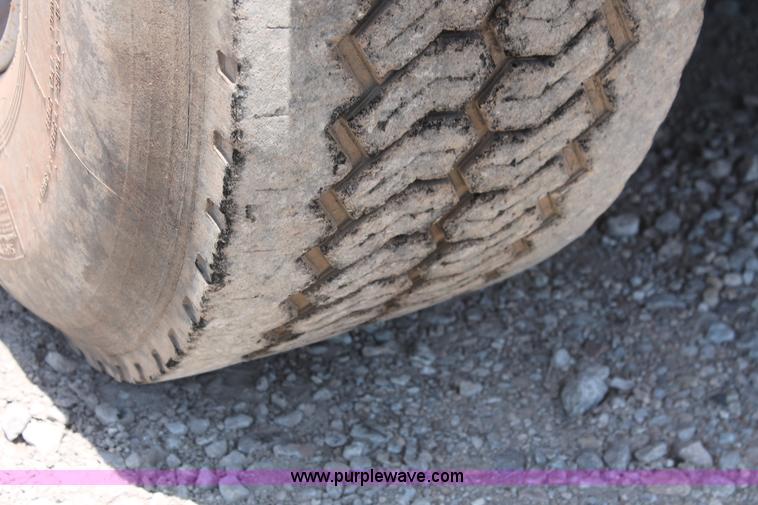 image for item K8953 2000 Sterling L9511 vacuum truck