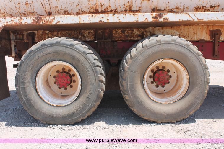 image for item K8953 2000 Sterling L9511 vacuum truck