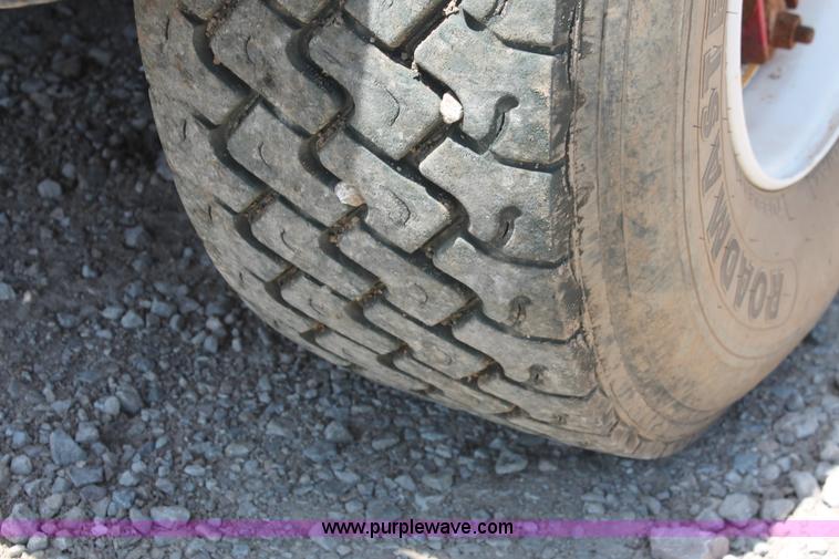 image for item K8953 2000 Sterling L9511 vacuum truck