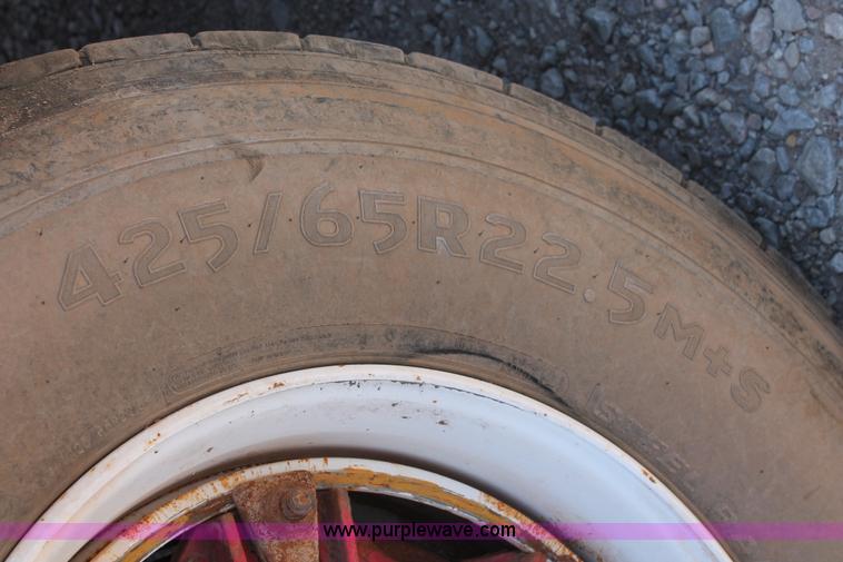 image for item K8953 2000 Sterling L9511 vacuum truck