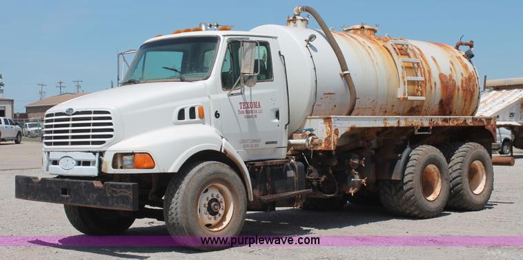 image for item K8954 2000 Sterling A9500 vacuum truck